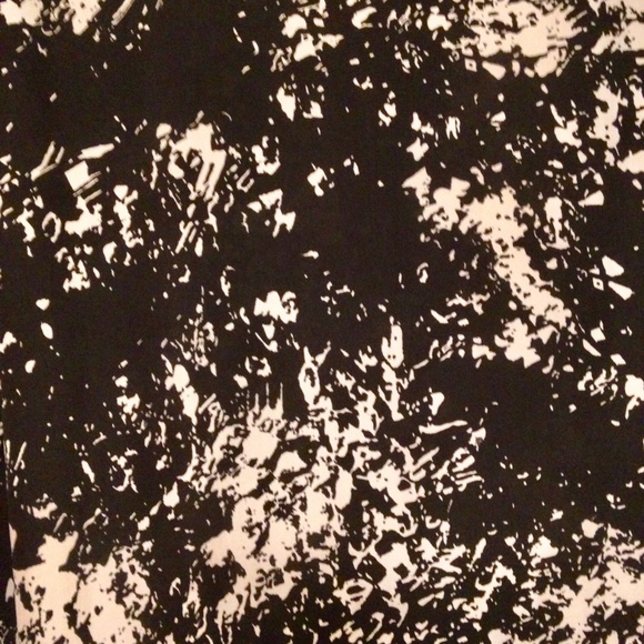 100% Silk Blouse with Asymmetrical Snap Closures - Picture 4 of 5